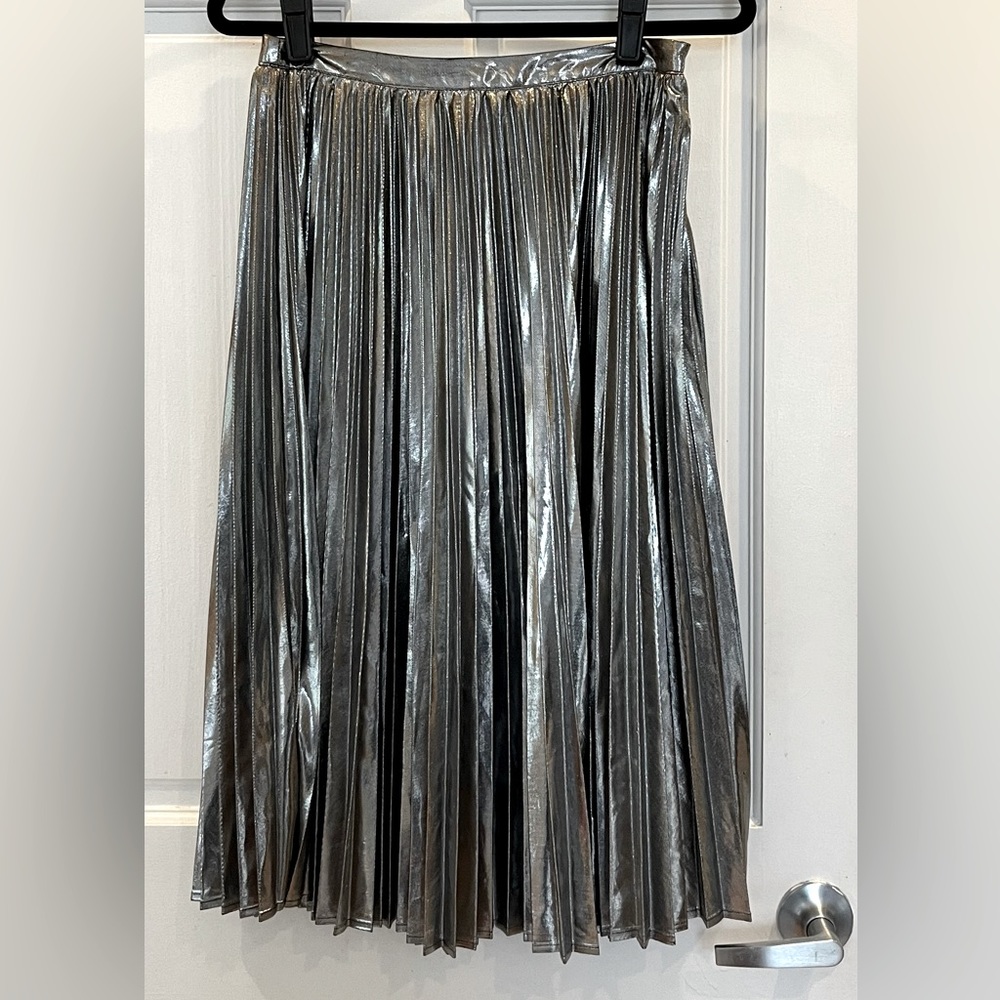 Silver lamé pleated skirt